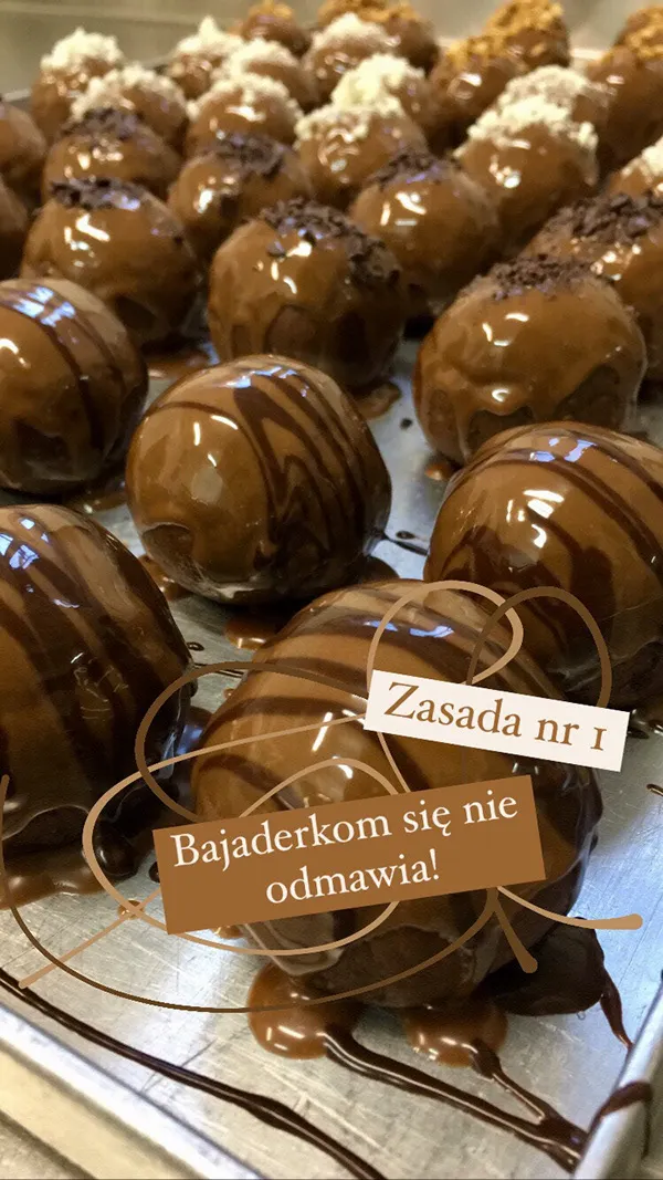 An Instagram story showing little sweet balls covered in chocolate glaze with different toppings.